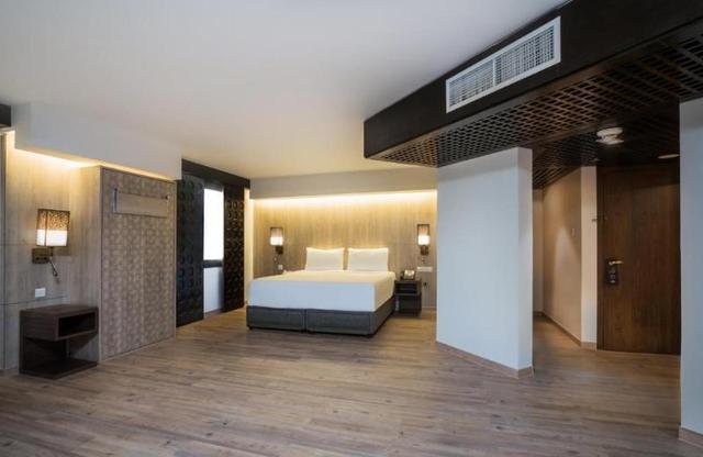 Premium Double Suite (full double bed) (bed type is subject to availability)