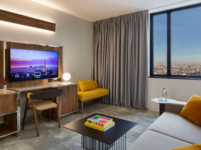 Deluxe Suite, 1 King Size Bed And 1 Sofa, View Of Paris